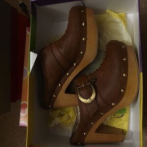 Stylish Brown Leather Clogs with Gold Buckle